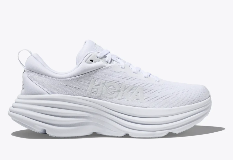 Para cerrar los zapatos HOKA