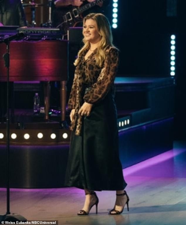 Moda: Clarkson, de 41 años, adelgazó después de tomar 'mejores decisiones de vida' luego de su desagradable divorcio y su brutal batalla por la custodia de Brandon Blackstock, compartió DailyMail.com la semana pasada.