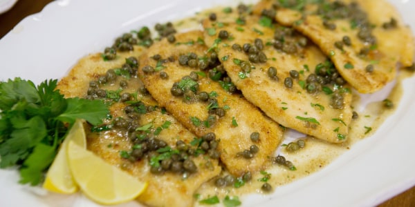 Piccata de pollo con costra de parmesano