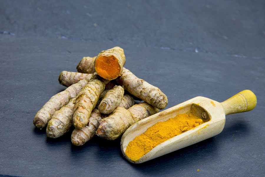 agregar amba haldi a la comida