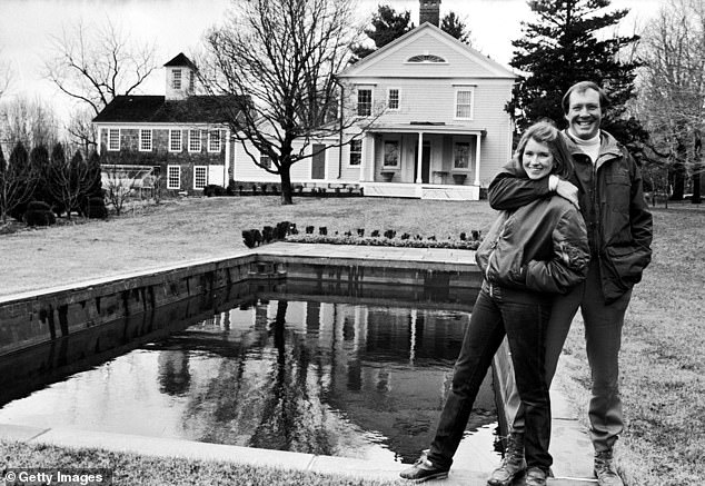 El primer episodio narra el crecimiento del primer negocio de cocina de Martha, The Market Basket, que inició en su histórica granja de Connecticut, mostrado en 1980.