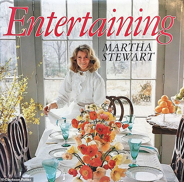 Un ex proveedor de catering afirma que fue el creador de una de las famosas recetas del libro de cocina de Martha de 1982, Entretenido.