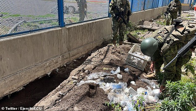 Los militares han sido autorizados a ingresar a las cárceles y realizar investigaciones como parte de un estado de emergencia de 60 días que el presidente ecuatoriano Daniel Noboa declaró a principios de este mes.