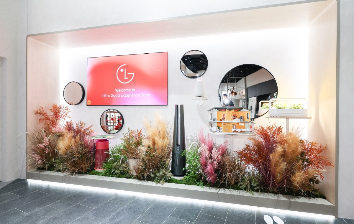 Puede ver LG PuriCare AeroFurniture a la izquierda.  Fuente de la imagen: LG.