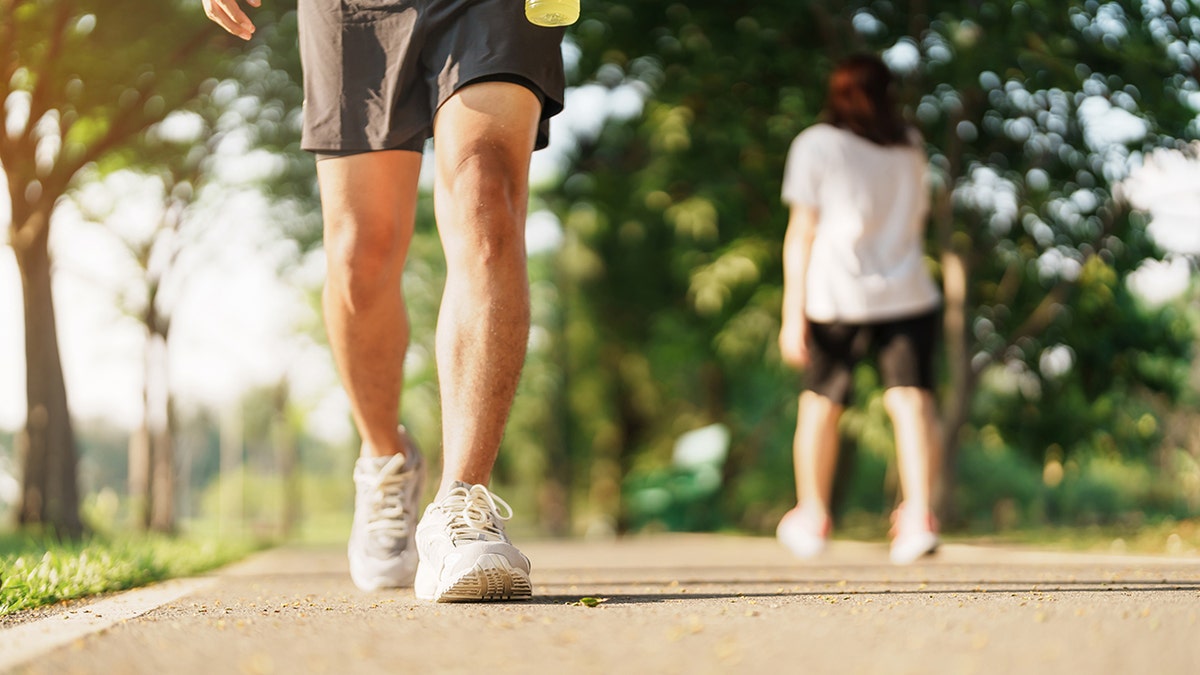 caminar para bajar de peso