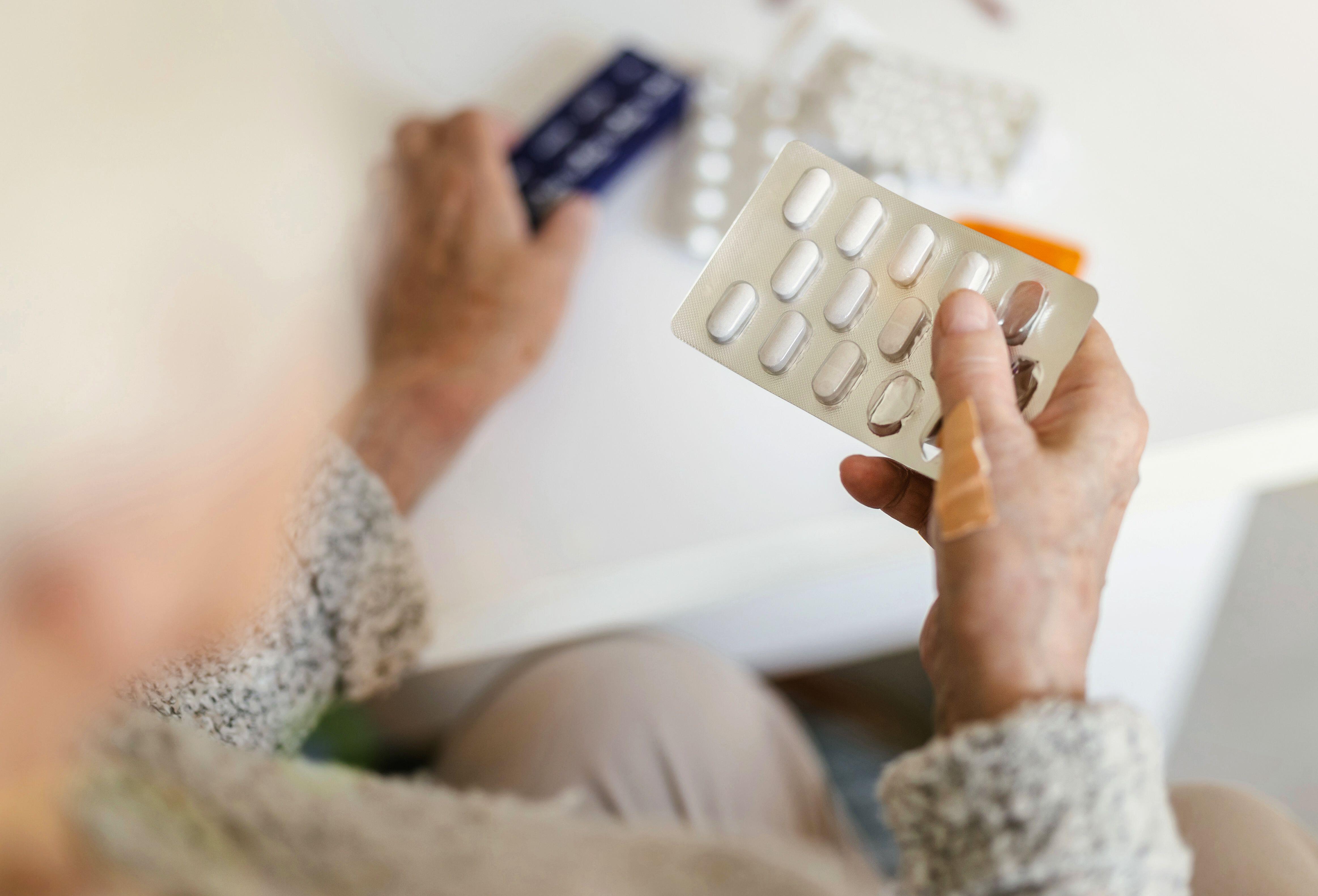 La revisión de la demencia significa que los pacientes obtengan medicamentos y otras formas, como un tratamiento mental extraño