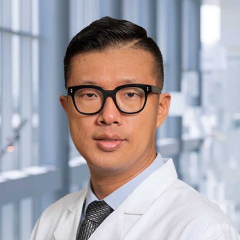 Han Kyul Kim es un profesor que ayuda a UT Southweestern y el primer escritor educativo.