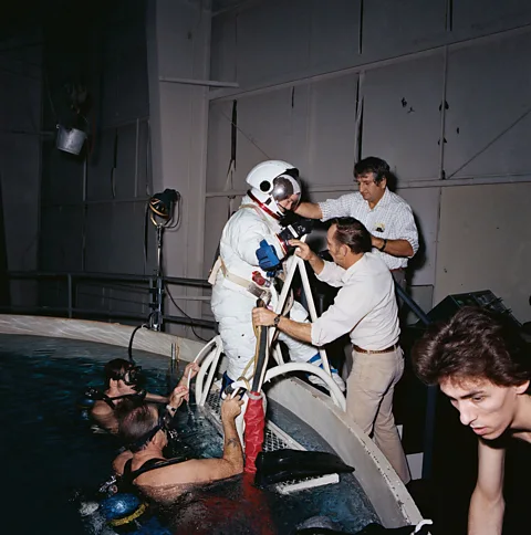 La NASA NASA tuvo que hacer ajustes para Listeronauts Atri como Anna Fisher (Examen: NASA)