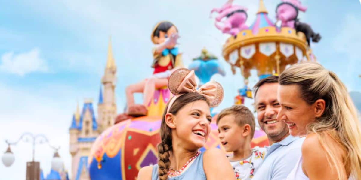 La familia mundial de la gestión de la inteligencia con el Festival Fanney Pass al fondo