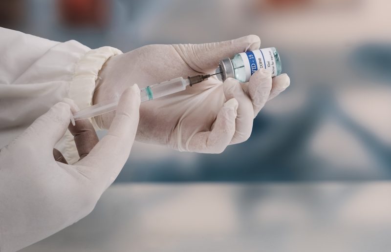 La negativa polaca a la vacuna Pfizer permanece en el tribunal de Bruselas, poniendo a prueba los límites del contrato con la UE