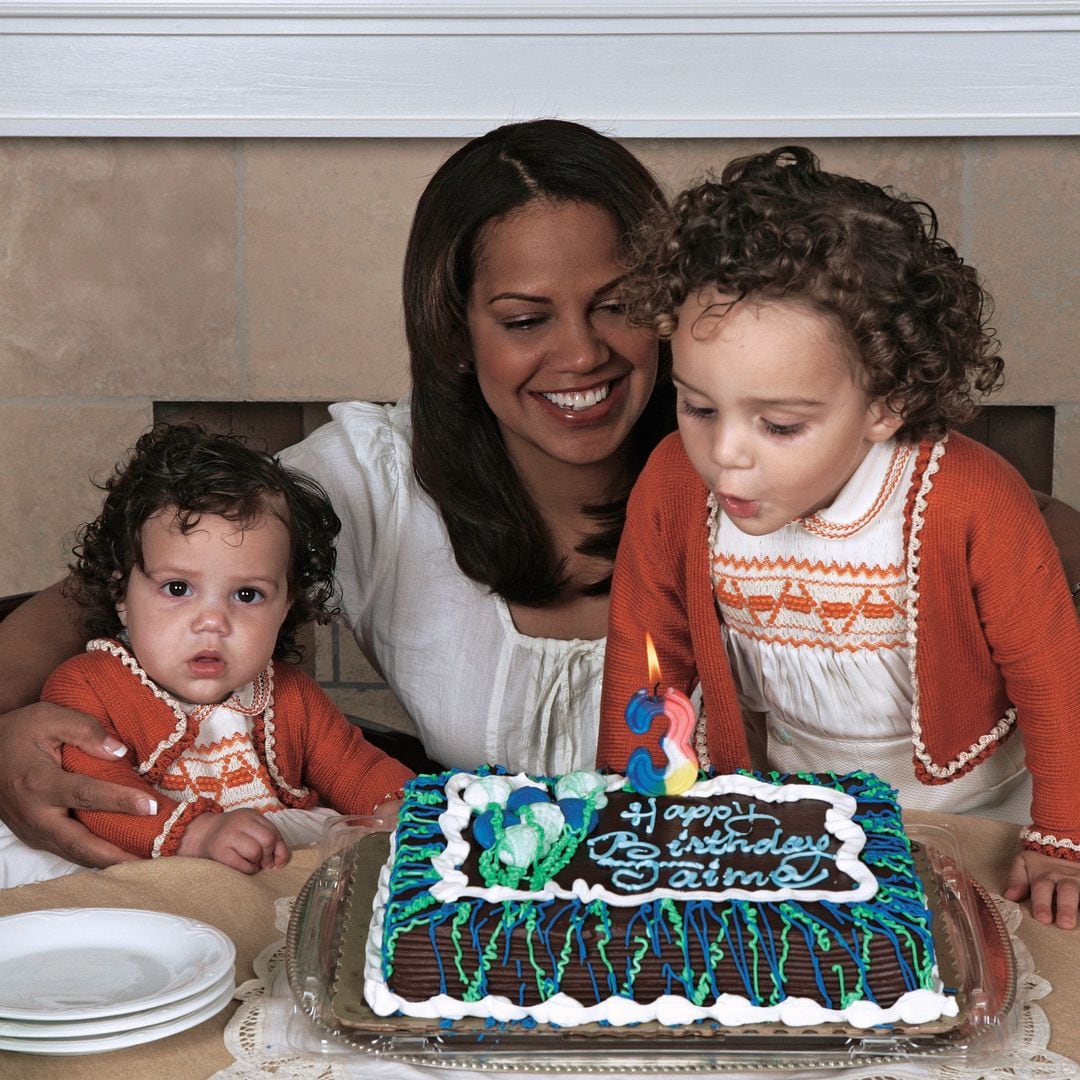 Ronna y sus hijos el día que Jaime apagó las velas por su tercer cumpleaños