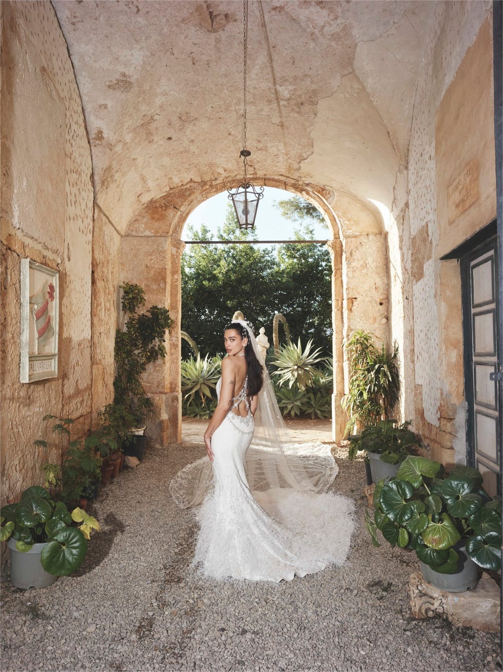 El vestido de novia de Dua Lipa