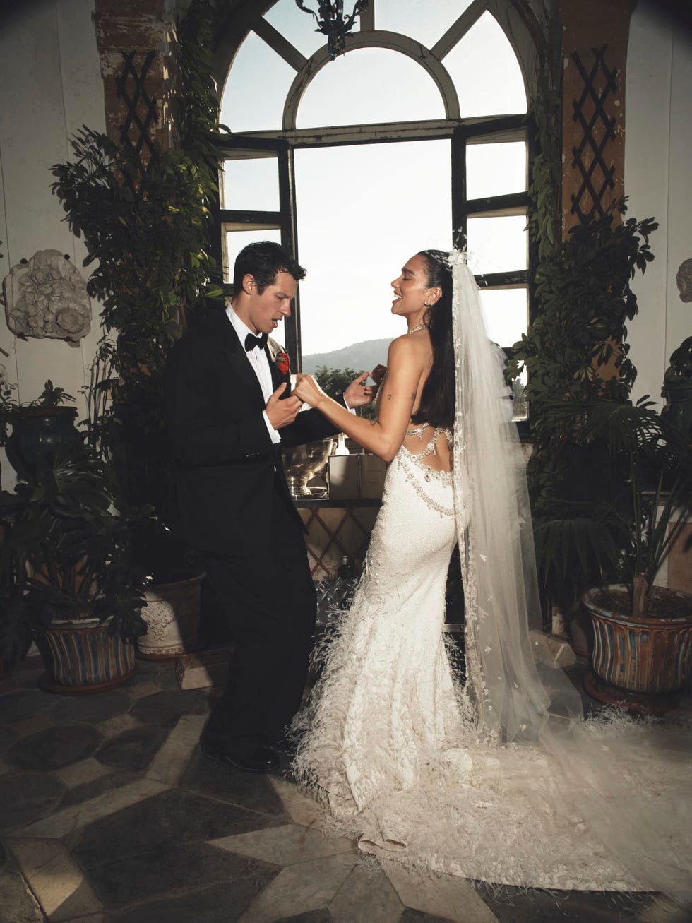 El vestido de novia de Dua Lipa