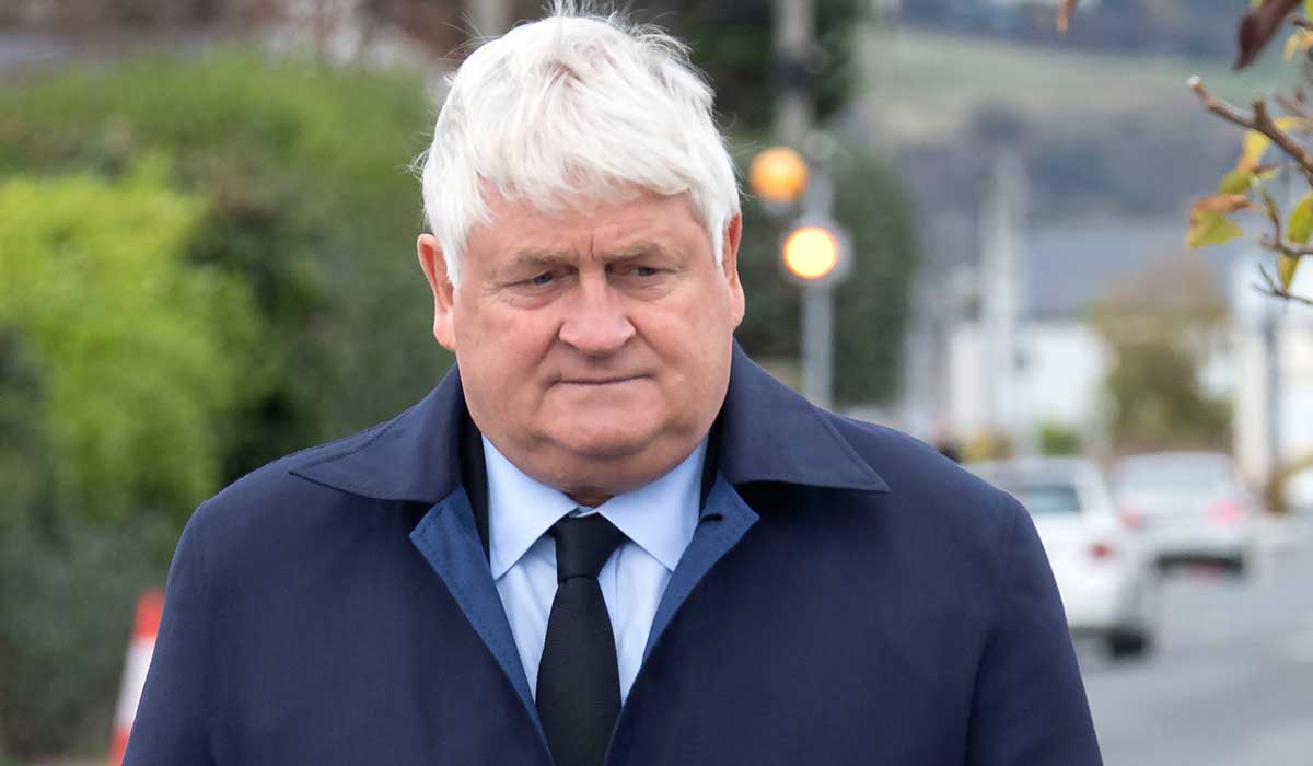 16/11/2021 Denis o'Brien fotografiado esta tarde en la Iglesia del Santo Rosario, Greystones, Co. Wicklow en el funeral del ex jefe del Anglo Irish Bank Sean Fitzpatrick, quien murió la semana pasada a los 73 años.....En la foto Colin Keegan, Collins Dublin